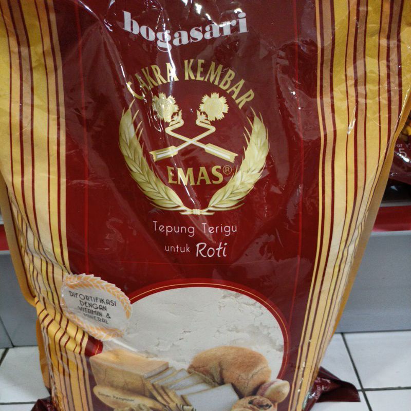 

Bogasari Cakra Kembar Emas Tepung Roti 1kg