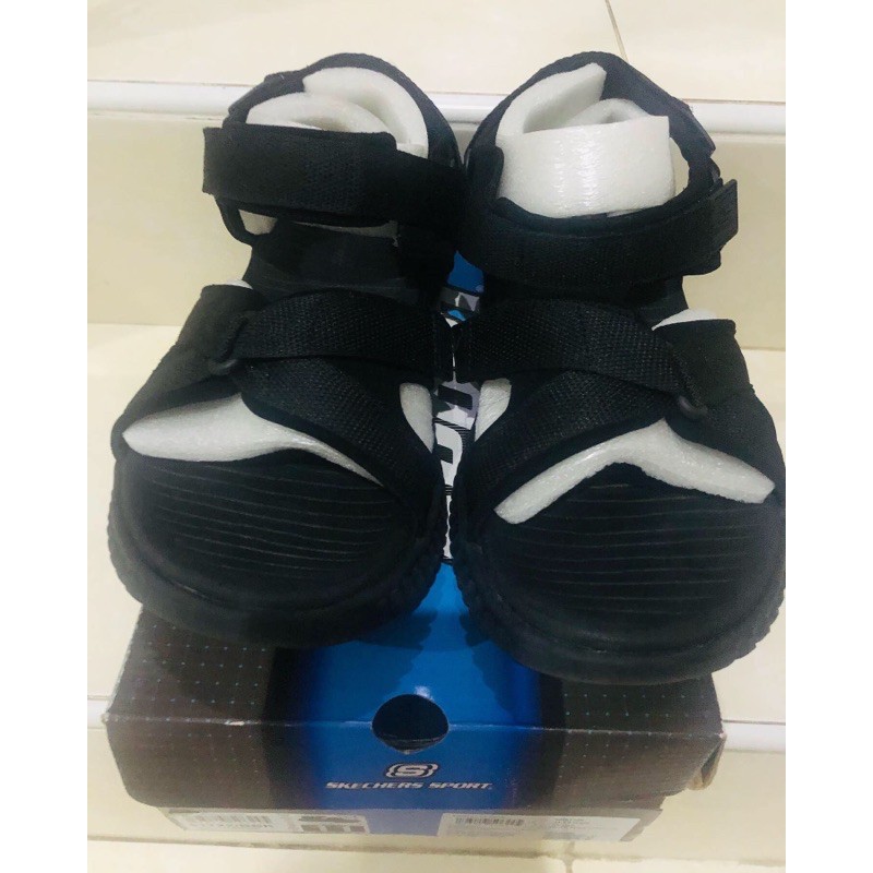 Sepatu sandal new balance