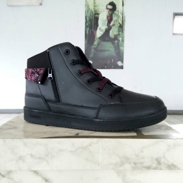 Sepatu Sneakers Wanita Tomkins Spotlight Magenta - Sepatu Olahraga - Sepatu Sneakers - Sepatu Lari -