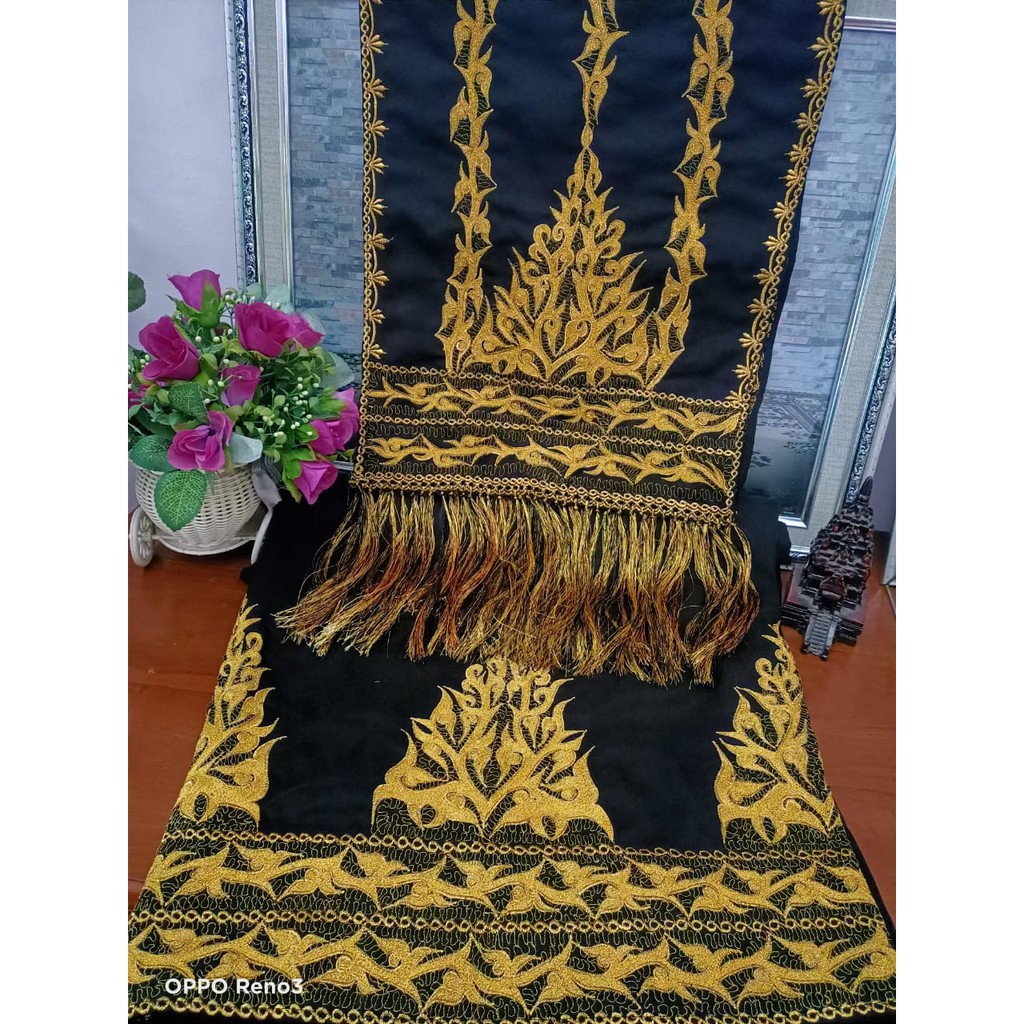 Kain + Selendang motif Aceh/ Kain + Selendang motif Aceh/ Warna Gold