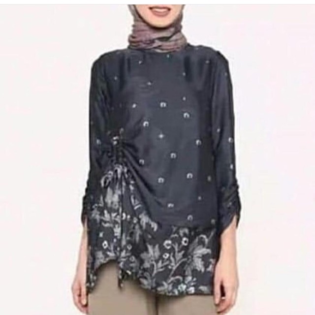 New lyra top navy riamiranda x rumahayu