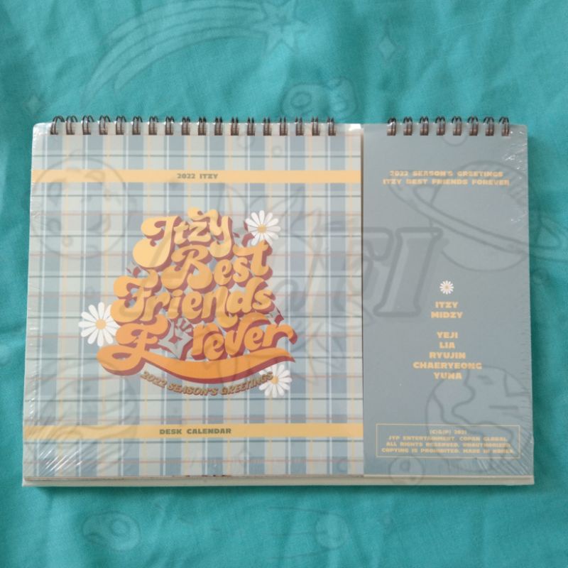 [READY STOCK] Desk Calendar Season Greetings 2022 Itzy Best Friends Forever