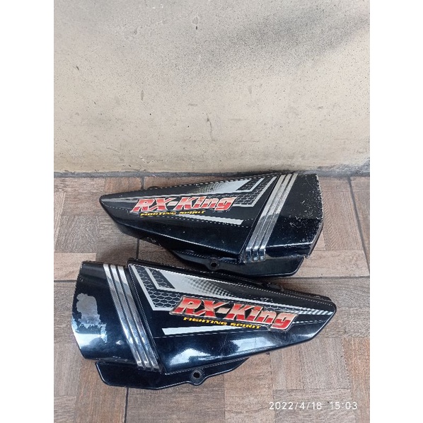 COVER SIDE ACCU BOX AKI ORIGINAL YAMAHA COPOTAN RXKING RX KING 2004 HITAM