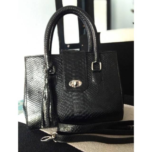 Tas kulit ular asli