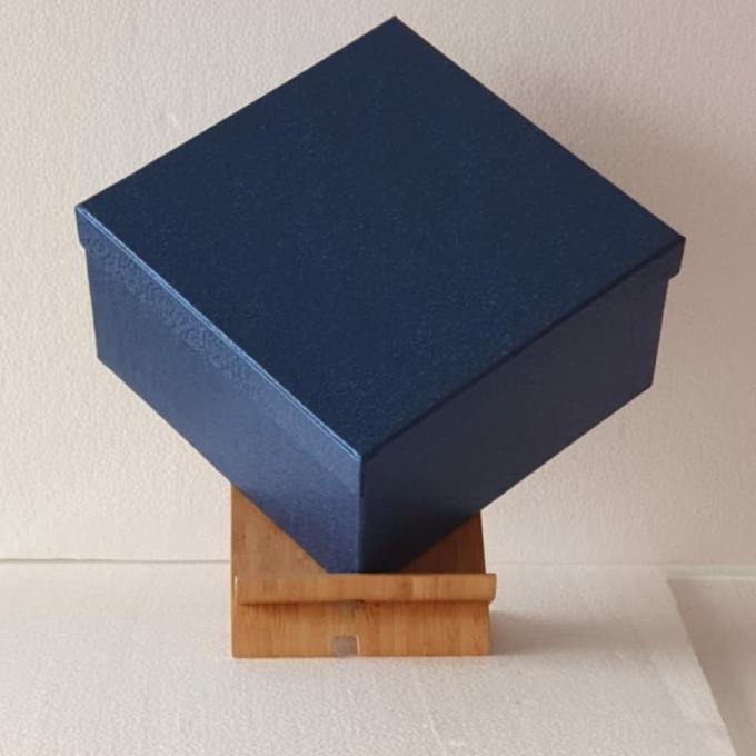 

[COD] Kotak Kado / Kotak Hadiah / Gift Box Jumbo Type A Embose Royal Blue [COD]