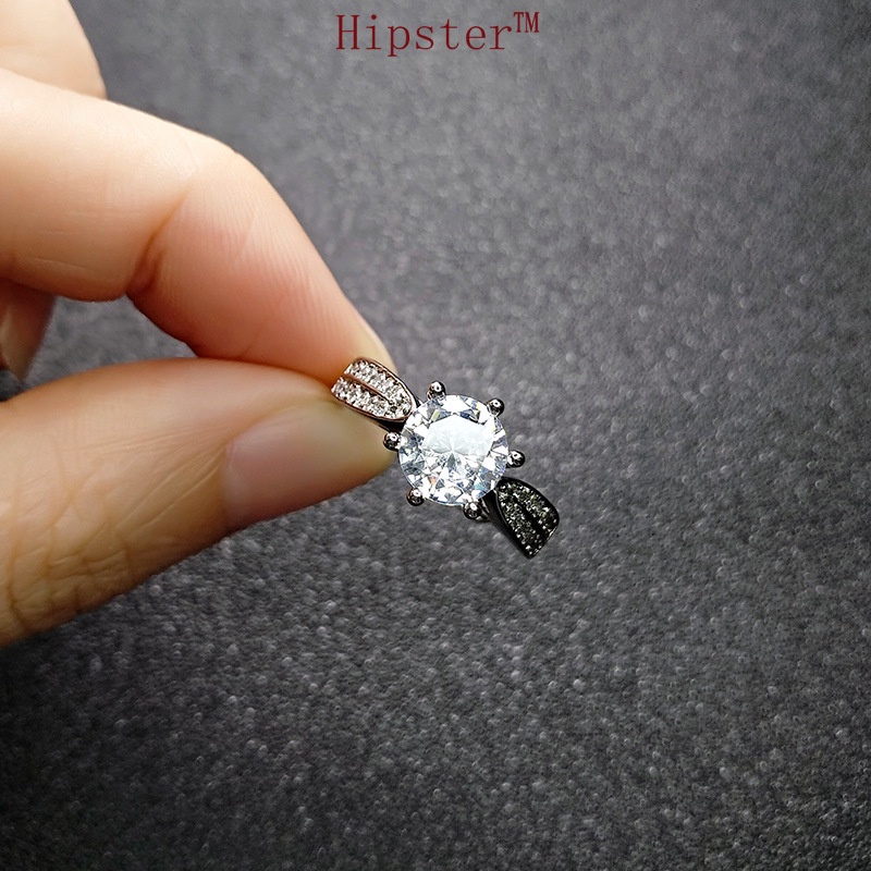 Hot Sale Fashion Elegant Graceful Inlaid Moissanite White Gold Ring