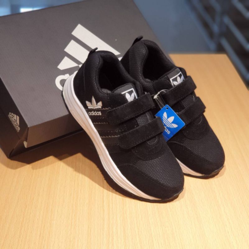 Sepatu Anak Sekolah Warna Hitam Perekat Adidas