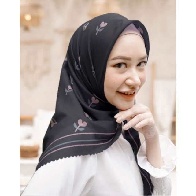 DISKON  Hijab Segiempat Motif Tulip Hitam / Others /  hijab segi 4  / hijab voal motif / hijab segi 