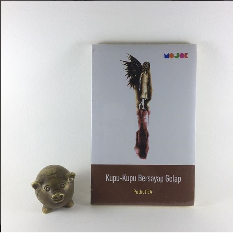 Kupu-Kupu Bersayap Gelap - Puthut EA