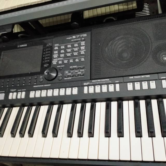 Keyboard Yamaha psr s775