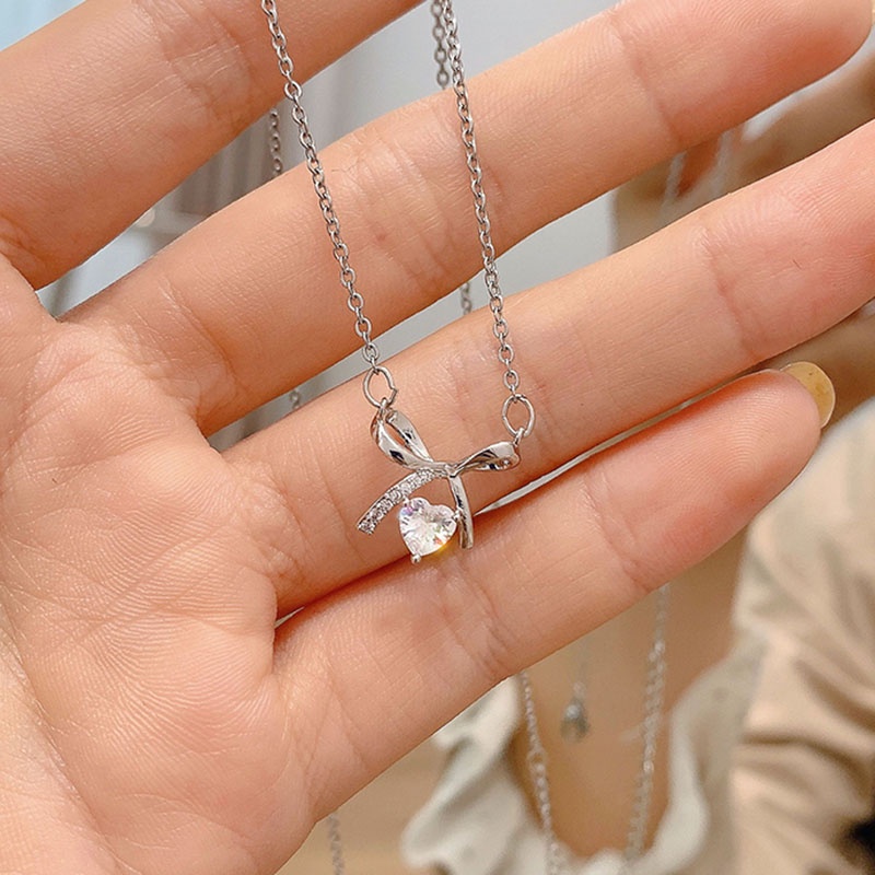 Kalung Rantai Liontin Hati Aksen Kristal Warna Silver Untuk Wanita