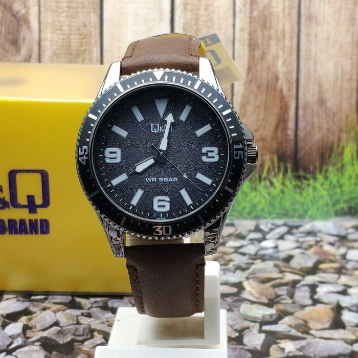 [COD] Jam Tangan Pria Q&Q QQ Analog Strap Kulit Cokelat Original GARANSI WATER RESIST KOTAK KADO NEW