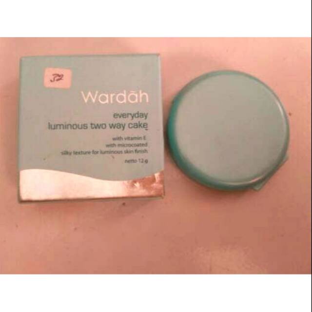 Bedak Wardah Reffil No 2 Beige