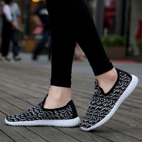 SEPATU SLIP ON YEEZY HITAM REPLIKA
