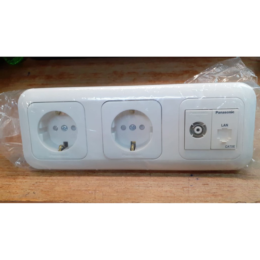 Panasonic Wide Series ( 3Gang ) Stopkontak + Stopkontak + TV + LAN Cat5 / LAN Cat 6