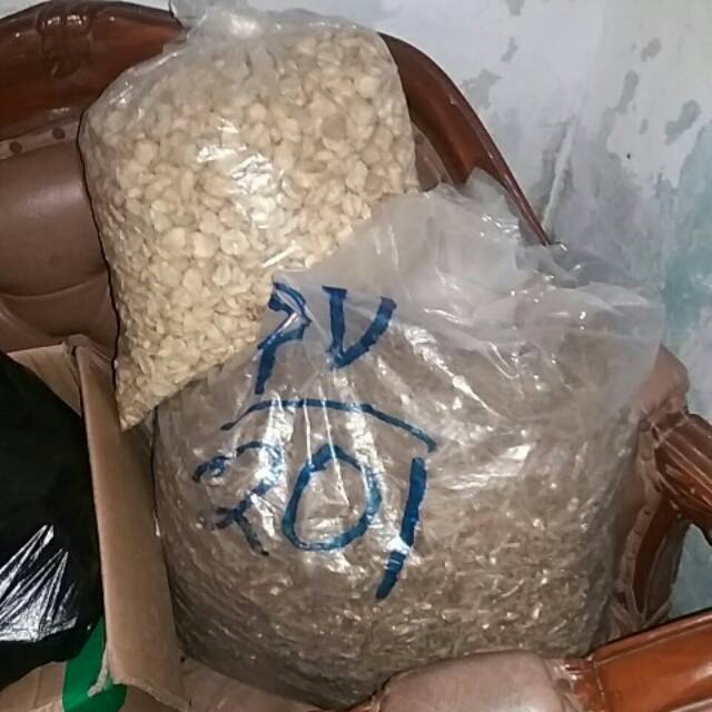 

Ikan asin dan emping