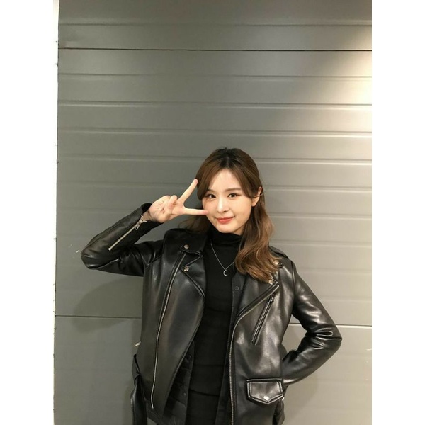 JAKET KULIT WANITA CROP ROCK N ROLL