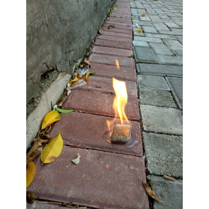 Laris parafin bahan bakar padat