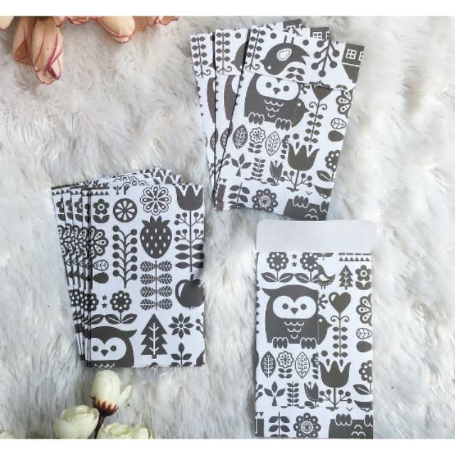 

Amplop angpau motif owl hitam putih