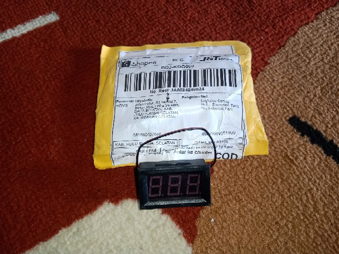 Voltmeter Digital Dengan Layar Led 0.56 Inch 2 Line Dc 4.5v-30v 2 Kabel Warna Merah Hijau Biru Untuk Rumah