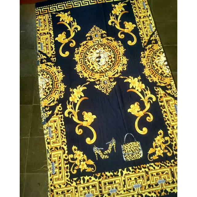Kain satin armani panjang 1,7m navy motif versace tas heels
