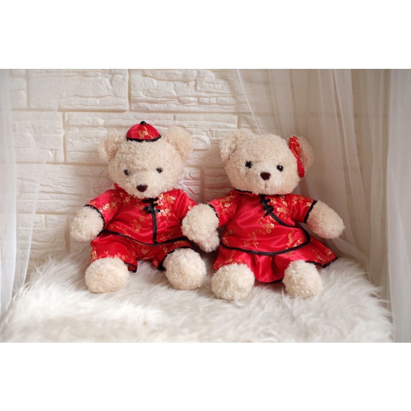 Boneka Beruang Teddy Bear Couple Kostum Cheongsam Dekorasi Paitu Sangjit Chinese Wedding Boneka Beru