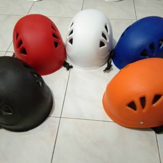 Helm sepeda panjat tebing