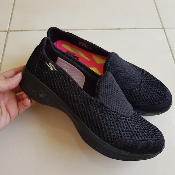 Sepatu Casual Skechers gowalk4 kindle full black