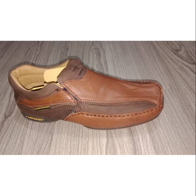 Sepatu Pria Kangaroo