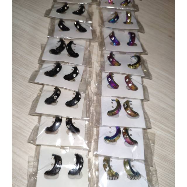 Anting titanium isi 12pcs motif permata