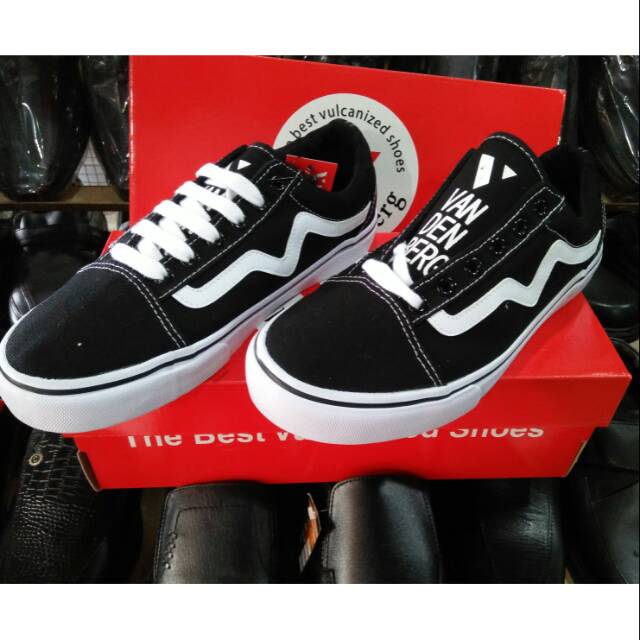 Sepatu casual merk Vanderberg champion original