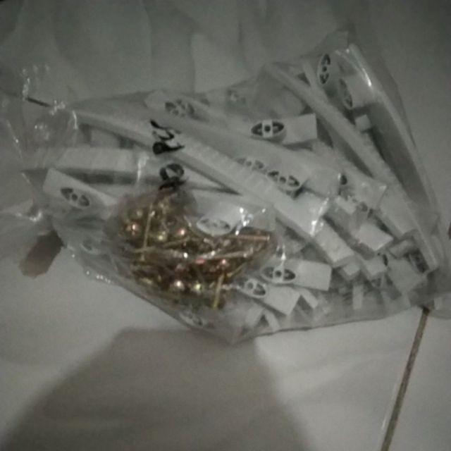 Tarikan Plastik Bintik Putih 96mm