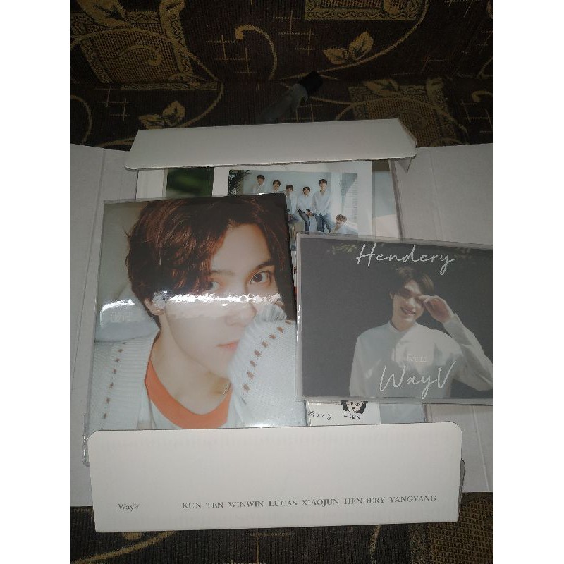 SHARING WAYV PHOTOBOOK HOLIDAY HENDERY VERSI/VERSION/VER