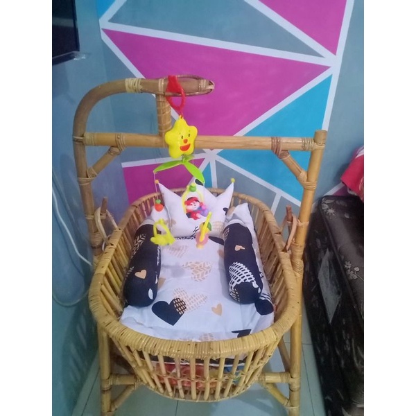 Ayunan Bayi Rotan Model Gantung Plus Kasur