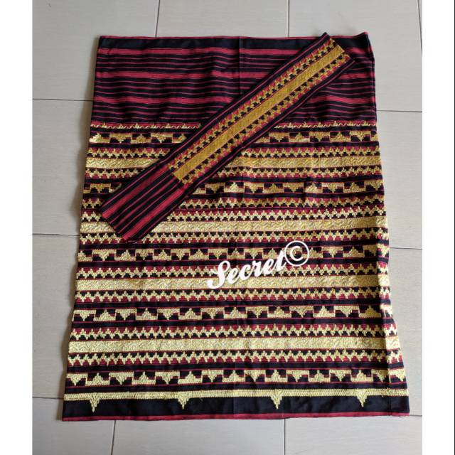 Sarung kain Abung tapis lampung hitam