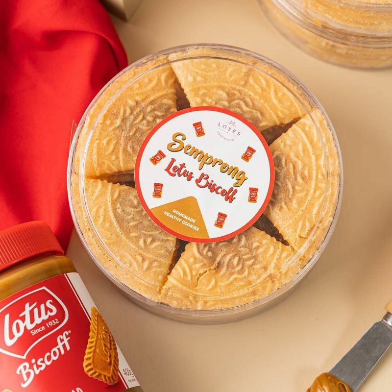 

Cemilan Kue Kekinian Semprong cocok untuk segala occasion Lotus Biscoff