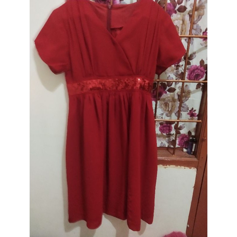 Dress merah maroon