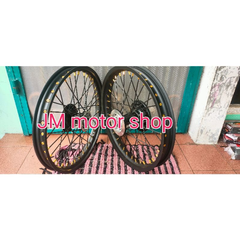 sepasang velg KLX dan D-Tracker UK velg 140/160/17