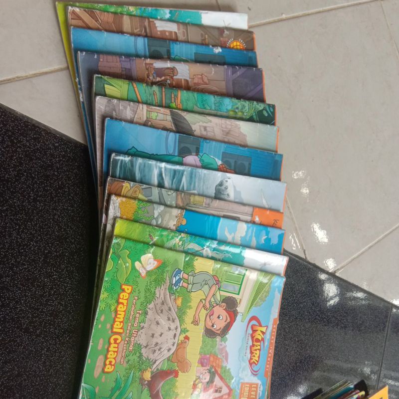 Jual majalah anak sain kuark level 1,2 kondisi bagus layak baca beda