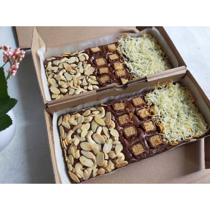 

Fudgy Brownies size 22 cm x 10 cm