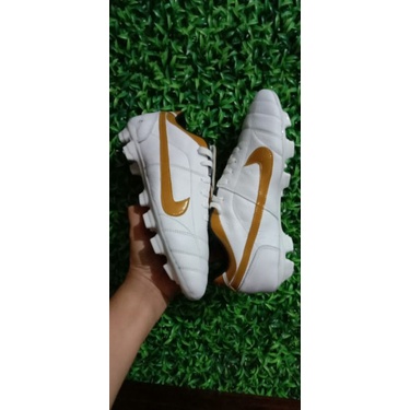 sepatu sepak bola 100% kulit asli