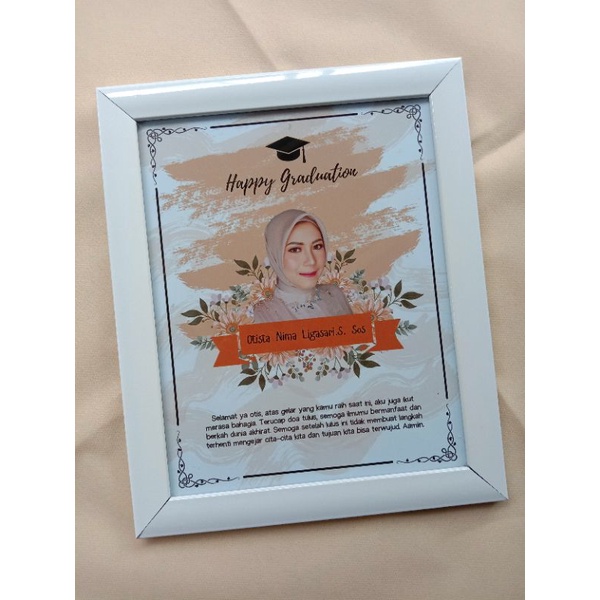 kado wisuda, figura custom, kado unik