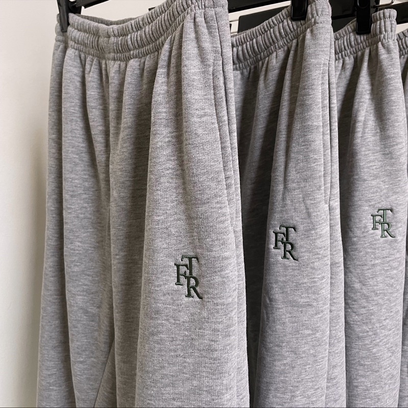 First Time Round - Classic Sweatpants - Grey