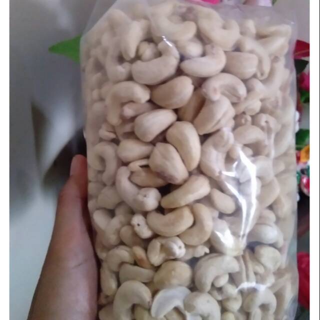 

1kg Kacang mede mentah SUPER UTUH KERING TAHAN 6BULAN
