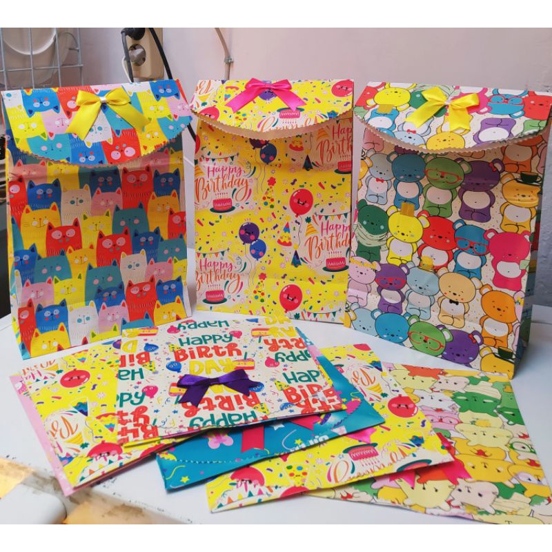 

Kertas Kado Instan Size M (21 x 10 x 40)