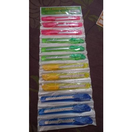 

(130gr) 1 renteng cutter tanggung isi 12pcs