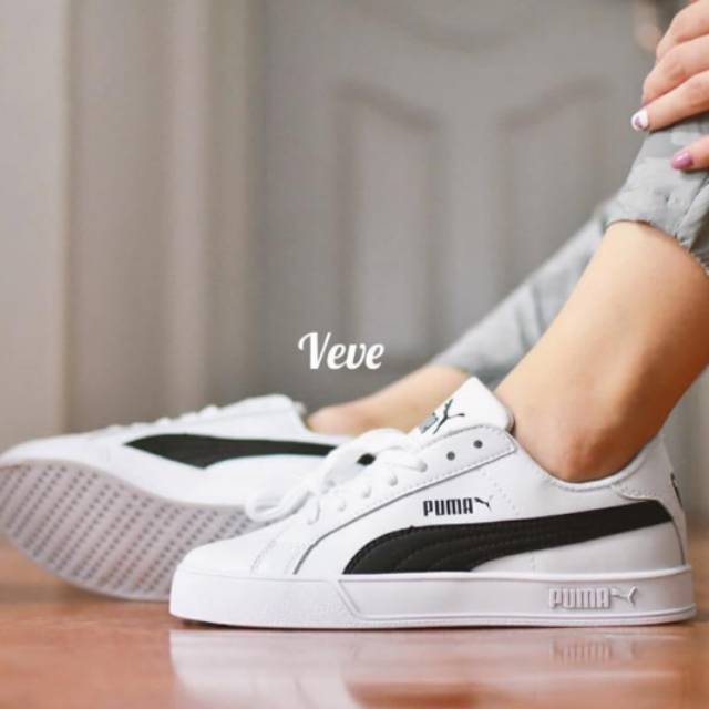 puma smash v2 white black