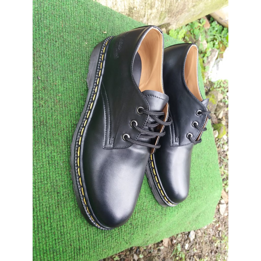 Sepatu docmart 3 hole cowo