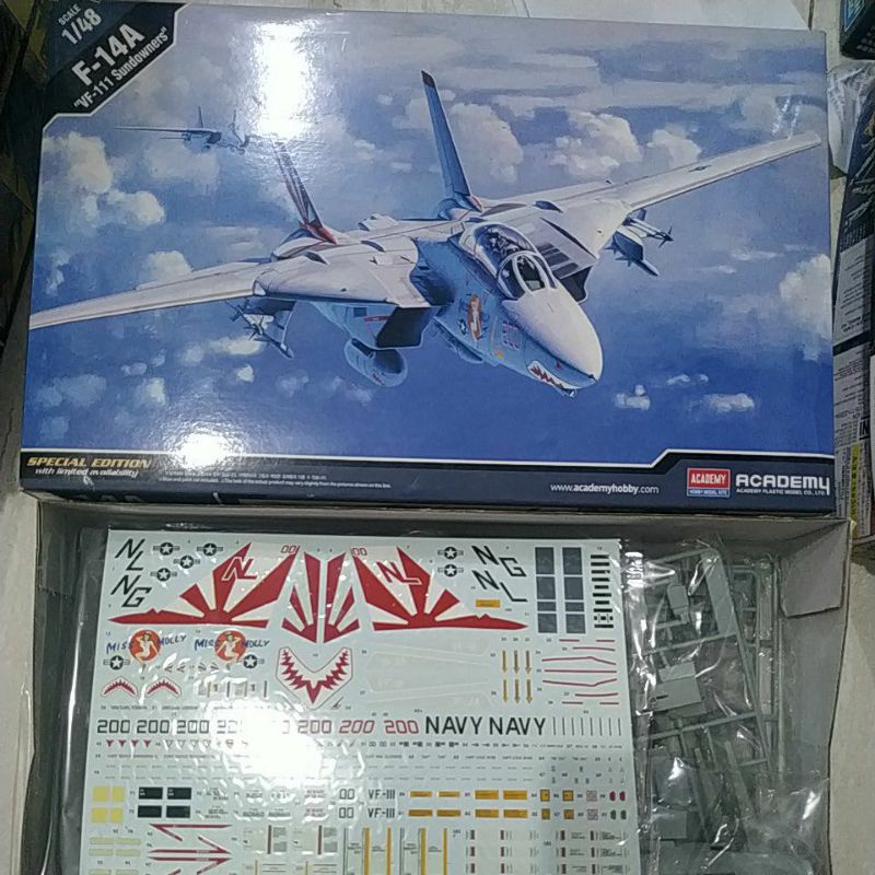 pesawat f-14a vf-112 sundowners 1/48 model kit academy