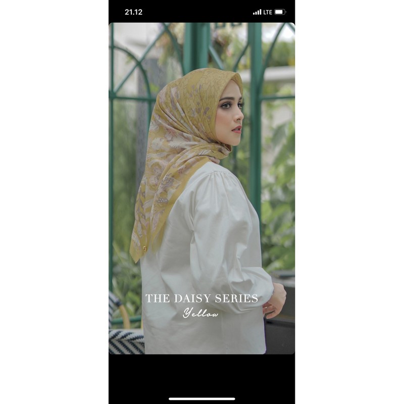 Daisy Yellow buttonscarves